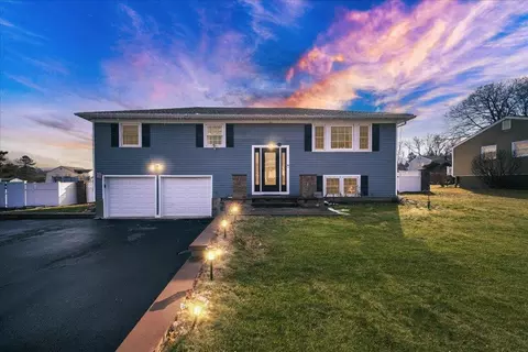 23 Spring Rock Rd, New Windsor, NY 12553