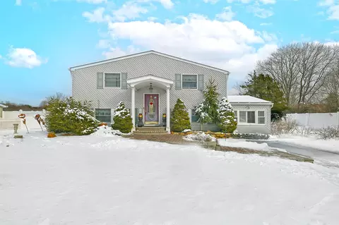 51 University Heights Dr, Stony Brook, NY 11790
