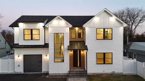 81 Pilgrim Ln, Westbury, NY 11590