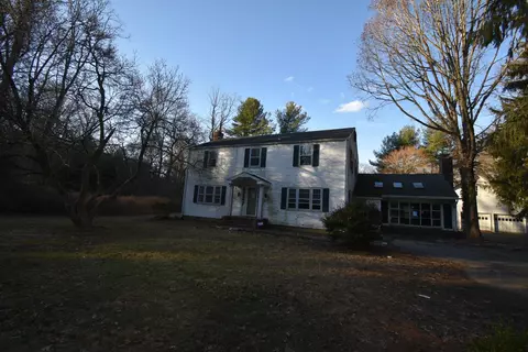 75 Centerport Rd, Greenlawn, NY 11740