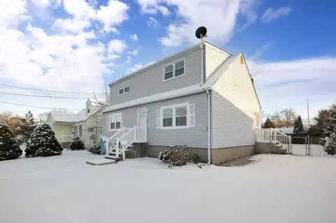 14 Neptune Ave, West Babylon, NY 11704