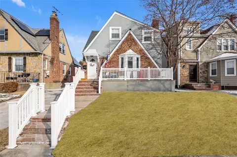 38-09 205 St, New York, NY 11361