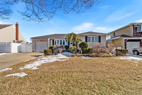 108 Margaret Rd, Massapequa, NY 11758