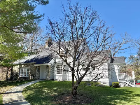 24 Marcourt Dr, New Castle, NY 10514