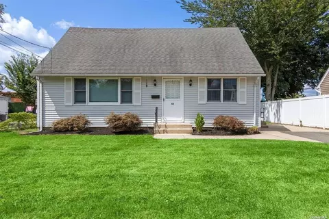 28 S Elm St, Hicksville, NY 11801