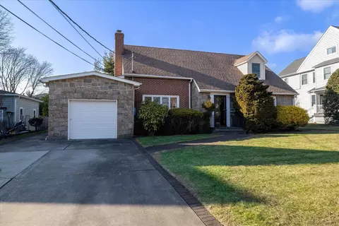 90 Windsor Ave, Rockville Centre, NY 11570