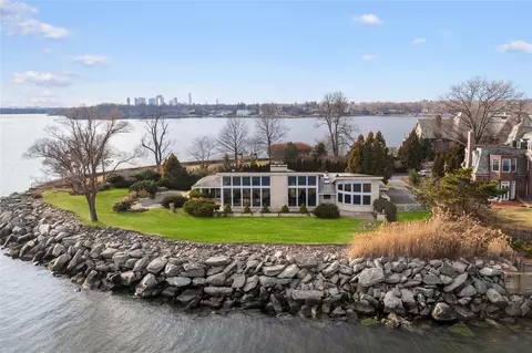 1450 Flagler Dr, Mamaroneck, NY 10543