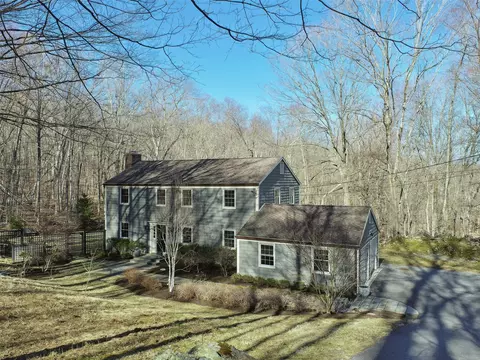 25 Mt Holly Rd E, Lewisboro, NY 10536