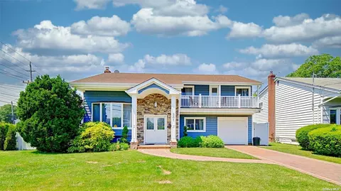 301 Barr Ave, Woodmere, NY 11598