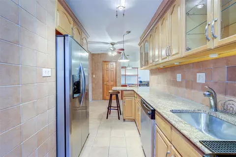 39-35 51st St #3G, New York, NY 11377