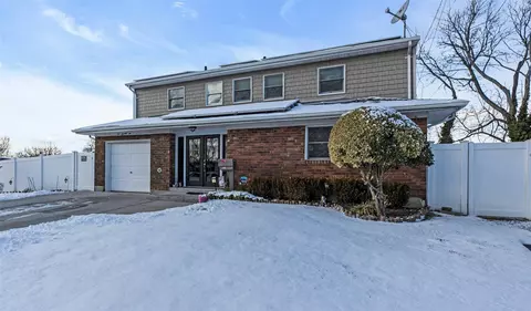 272 Bayside Ave, Oceanside, NY 11572