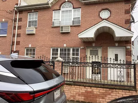 13-58 Pinson St, New York, NY 11691