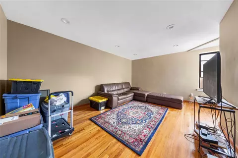 83-15 98th St #6B, Woodhaven, NY 11421