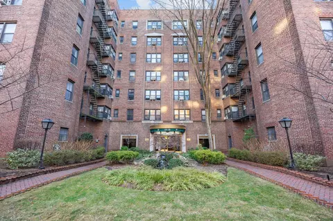 69-10 Yellowstone Blvd #303, New York, NY 11375