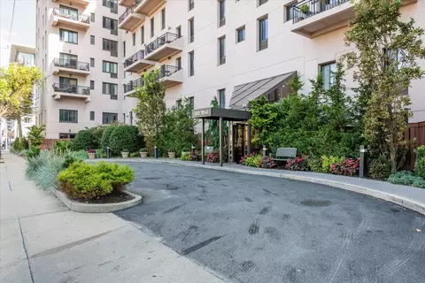 100 W Broadway #2B, Long Beach, NY 11561