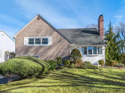 30 Birch St, North Hempstead, NY 11050