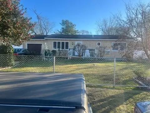 86 Jewel St, Brentwood, NY 11717