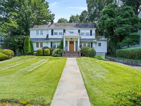 60 Cooper Ln, Larchmont, NY 10538