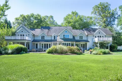 41 Paret Ln, Greenburgh, NY 10530