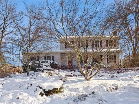 7 Kellerhause Dr, Poughkeepsie, NY 12603
