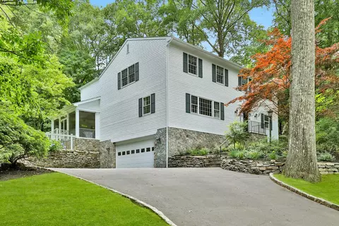 18 Valley Ln, New Castle, NY 10514