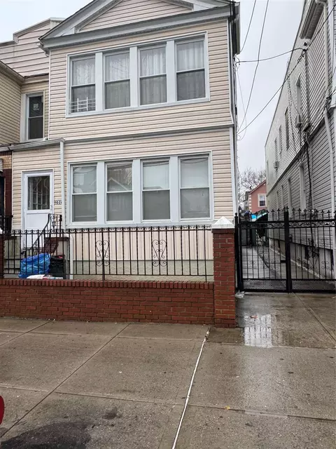 9028 144th Pl, New York, NY 11435