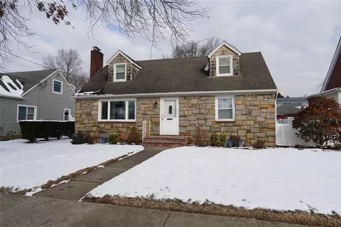 347 Beech St, Hempstead, NY 11550