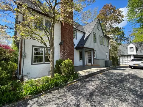 9 Ridgecrest North Rd, Scarsdale, NY 10583