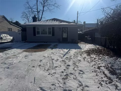 116 A Clinton Ave, Mastic, NY 11950