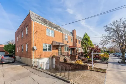 59-31 69 Ln, New York, NY 11378