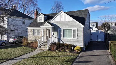 90 Jerome Ave, North Hempstead, NY 11501