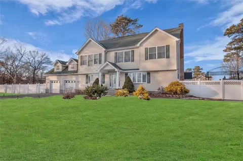 1 Rhode Island St, Coram, NY 11727