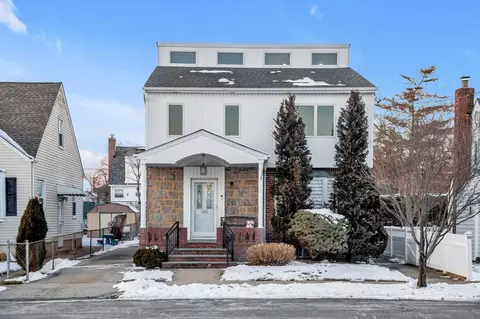 405 Mcnulty Pl, North Hempstead, NY 11040