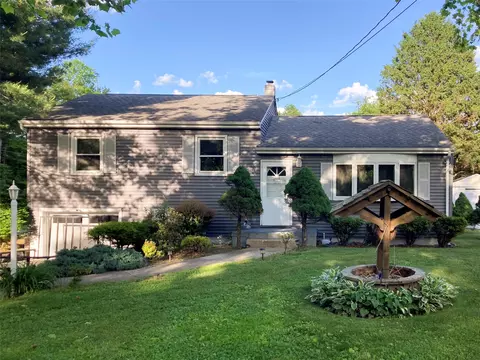 11 Franklin Rd, Hyde Park, NY 12538