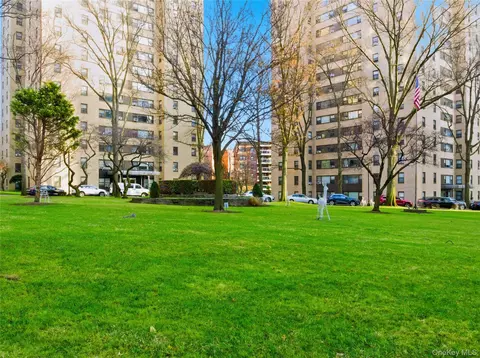 4 Fordham Hill Oval #8G, New York, NY 10468
