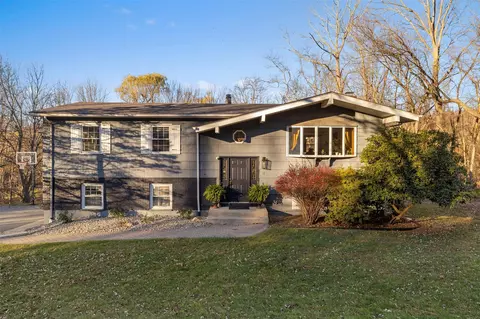 18 Waterbury Rd, Warwick, NY 10990