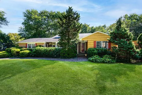 30 Greenhill Ln, Huntington, NY 11743
