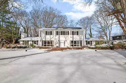 34 Juneau Blvd, Woodbury, NY 11797