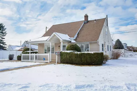170 Haven Ln, Levittown, NY 11756