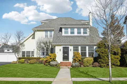 221 Princeton Rd, Rockville Centre, NY 11570