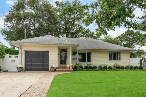 534 Starks Pl, Baldwin, NY 11510