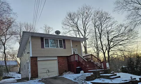 44 Lake Ter, Lake Ronkonkoma, NY 11779
