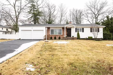 30 Pheasant Dr, Commack, NY 11725