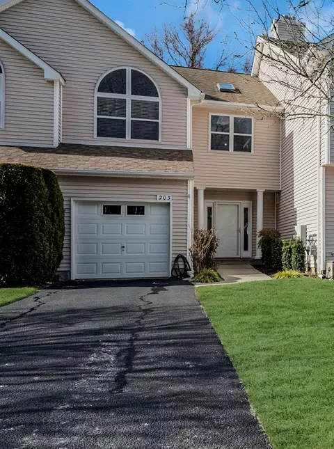 203 Bayberry Path, Riverhead, NY 11901