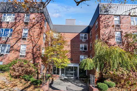 185 S Middle Neck Rd #1G, North Hempstead, NY 11021