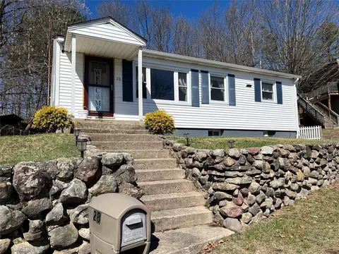 28 Farnum St, Port Jervis, NY 12771