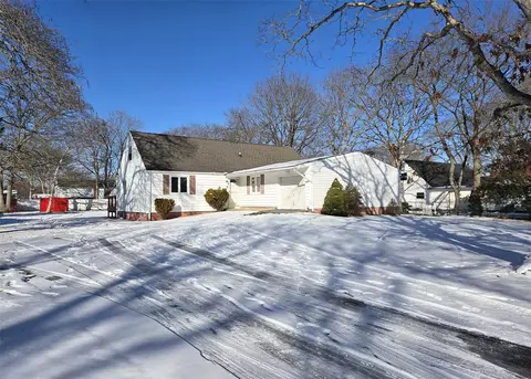 55 Fig St, Central Islip, NY 11722