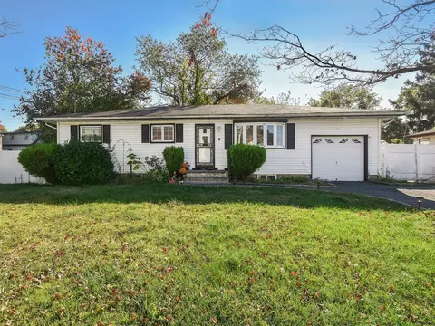 153 Scott Ave, Deer Park, NY 11729