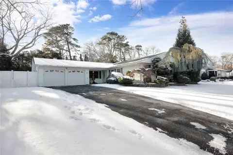 12 Westbrook Rd, Coram, NY 11727