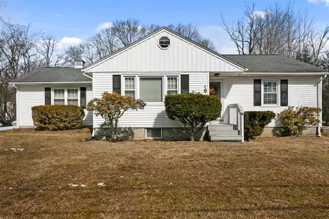 6 Park Ln, Mahopac, NY 10541